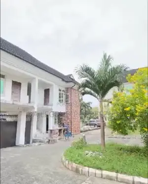 20bdrm Block of Flats in Abuloma for sale