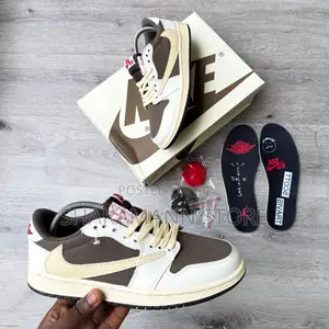 Photo - Air Jordan 1 Low Travis Scott Reverse Mocha