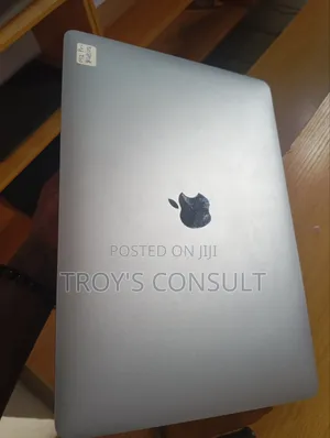 Laptop Apple MacBook Pro 2019 8GB Intel Core M2 SSHD (Hybrid) 256GB