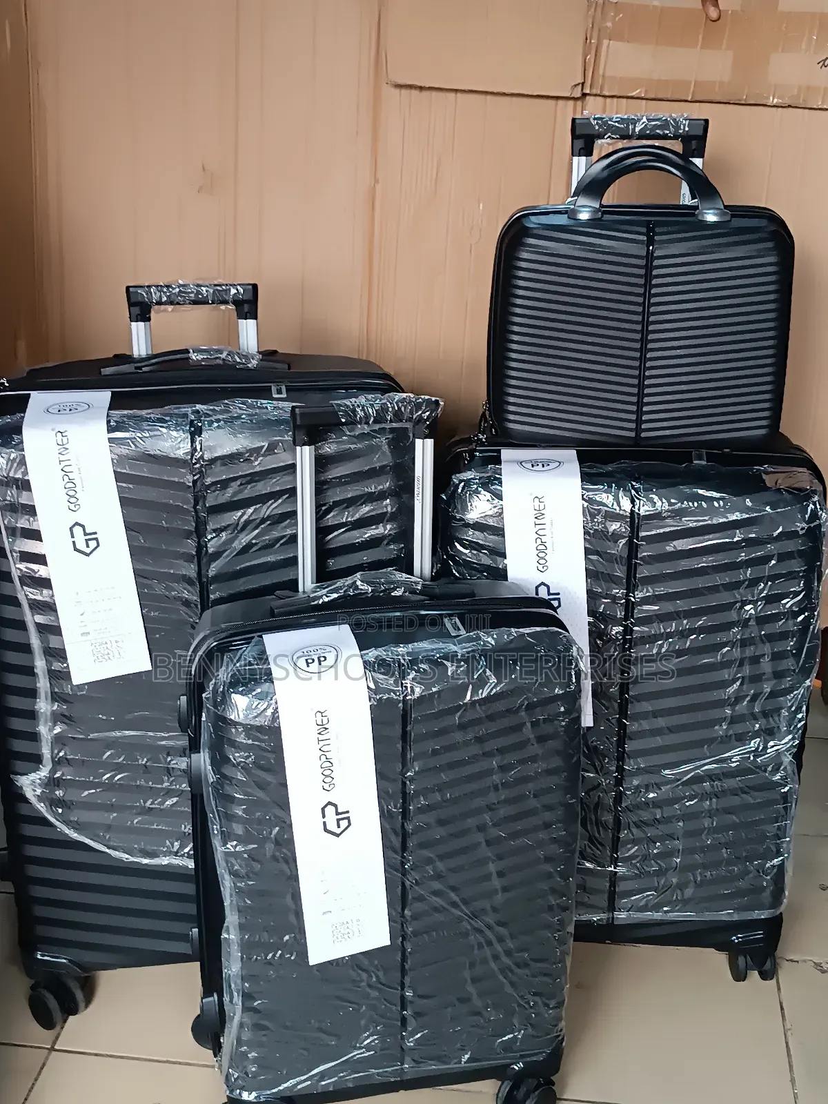 Set 4 Gp Unbreakable Rubber Luggage Boxes With Antitheft Zip