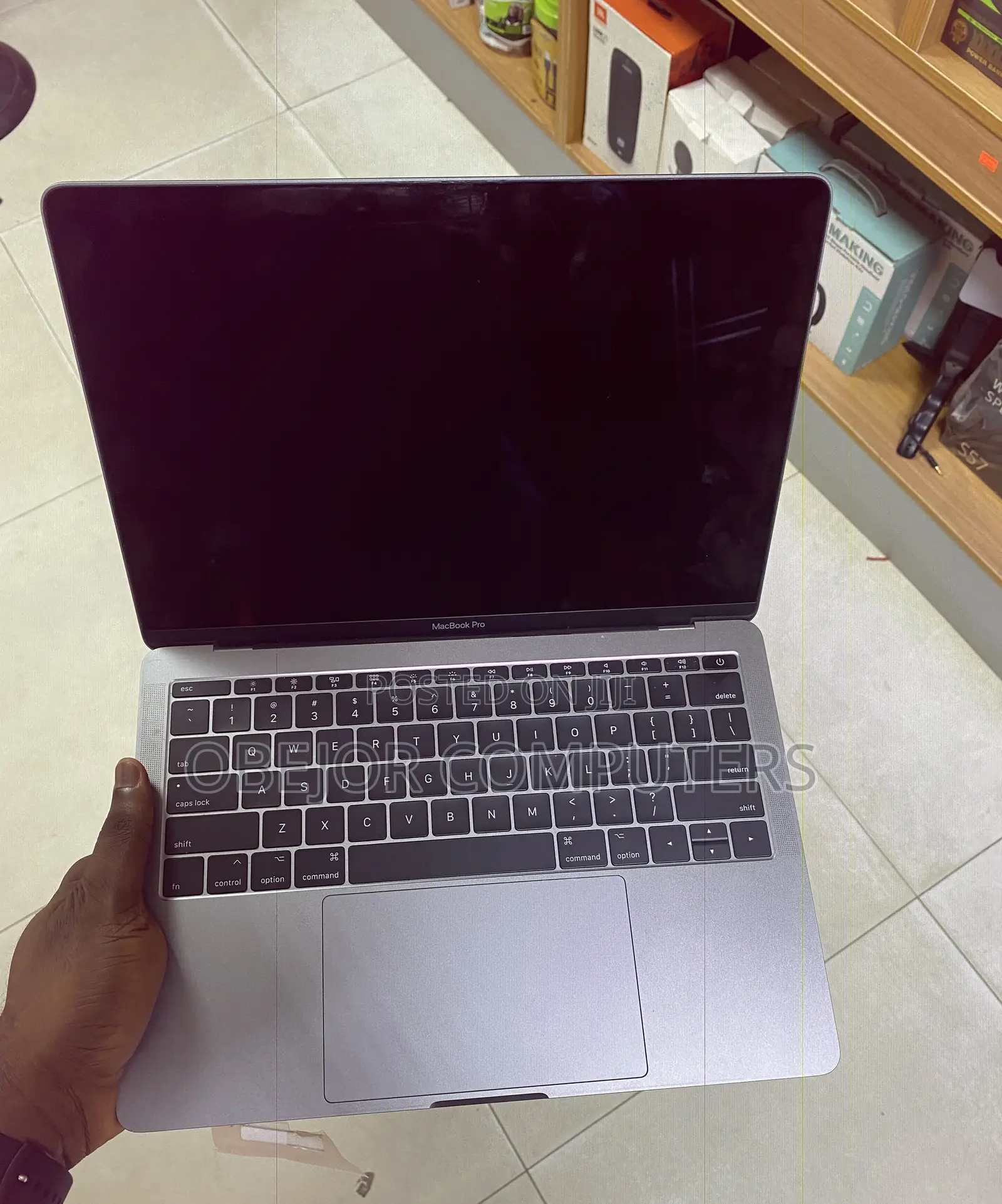 New Laptop Apple MacBook Pro 2017 8GB Intel Core I5 SSD 256GB