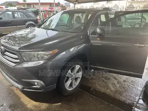 Toyota Highlander Limited 3.5l 4WD 2013 Gray