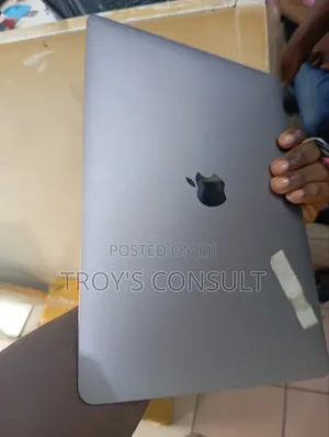M1 Apple Laptop Screen