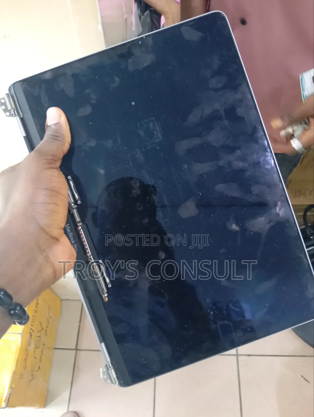 M1 Apple Laptop Screen