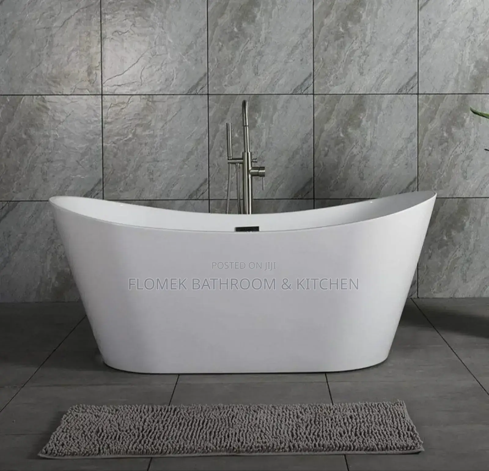 Executive Bathtub With One Side Up