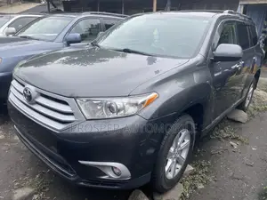 Toyota Highlander SE 2012 Gray
