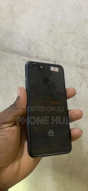 Photo - Huawei Y6 2018 16 GB Black