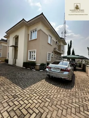 6bdrm Duplex in Agodi Gra for sale