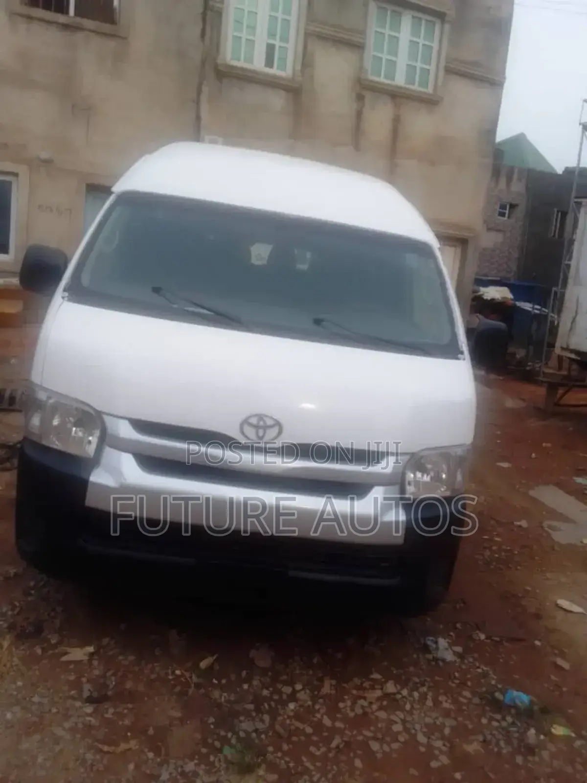 Toyota HiAce 2010 White