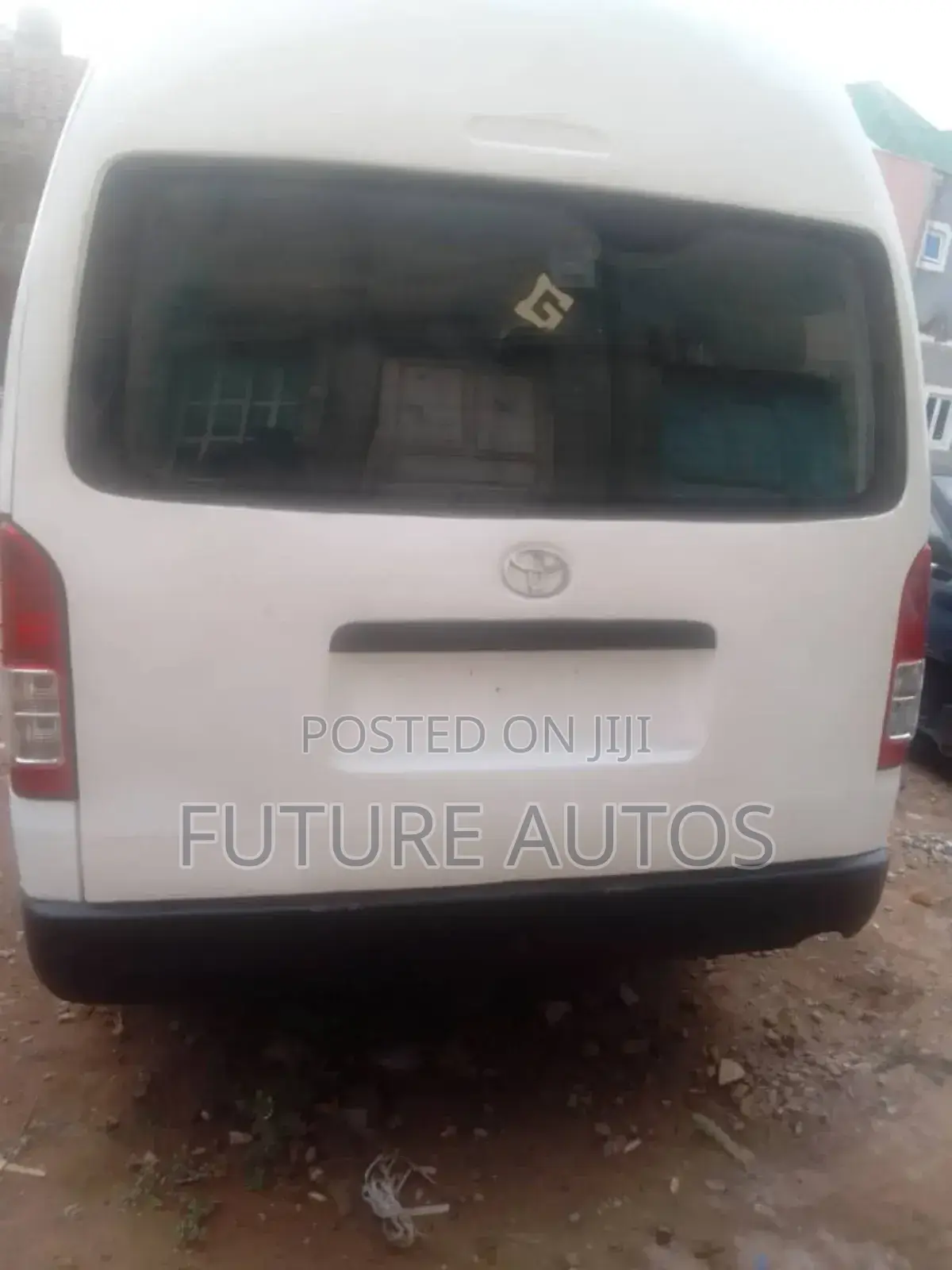 Toyota HiAce 2010 White