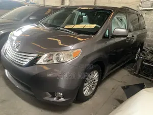 Toyota Sienna 2011 Gray