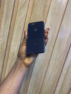 Photo - Apple iPhone 8 64 GB Black