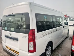 Toyota HiAce 2013 White