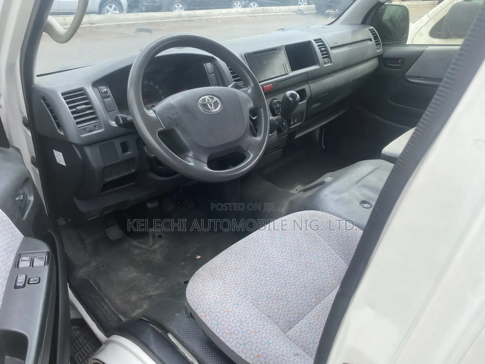 Toyota HiAce 2017 White
