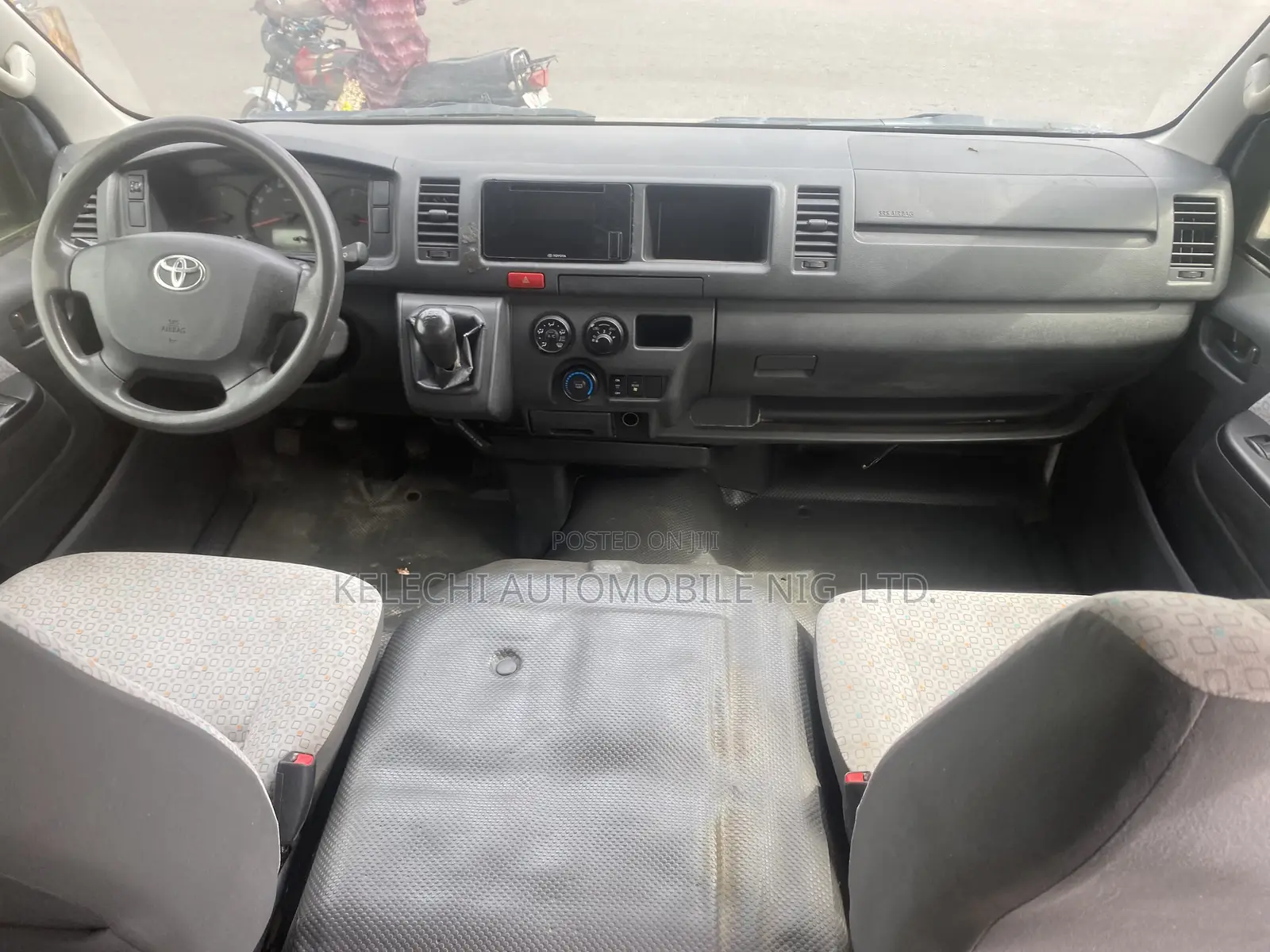 Toyota HiAce 2017 White