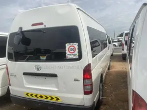Toyota HiAce 2018 White