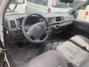 Toyota HiAce 2018 White