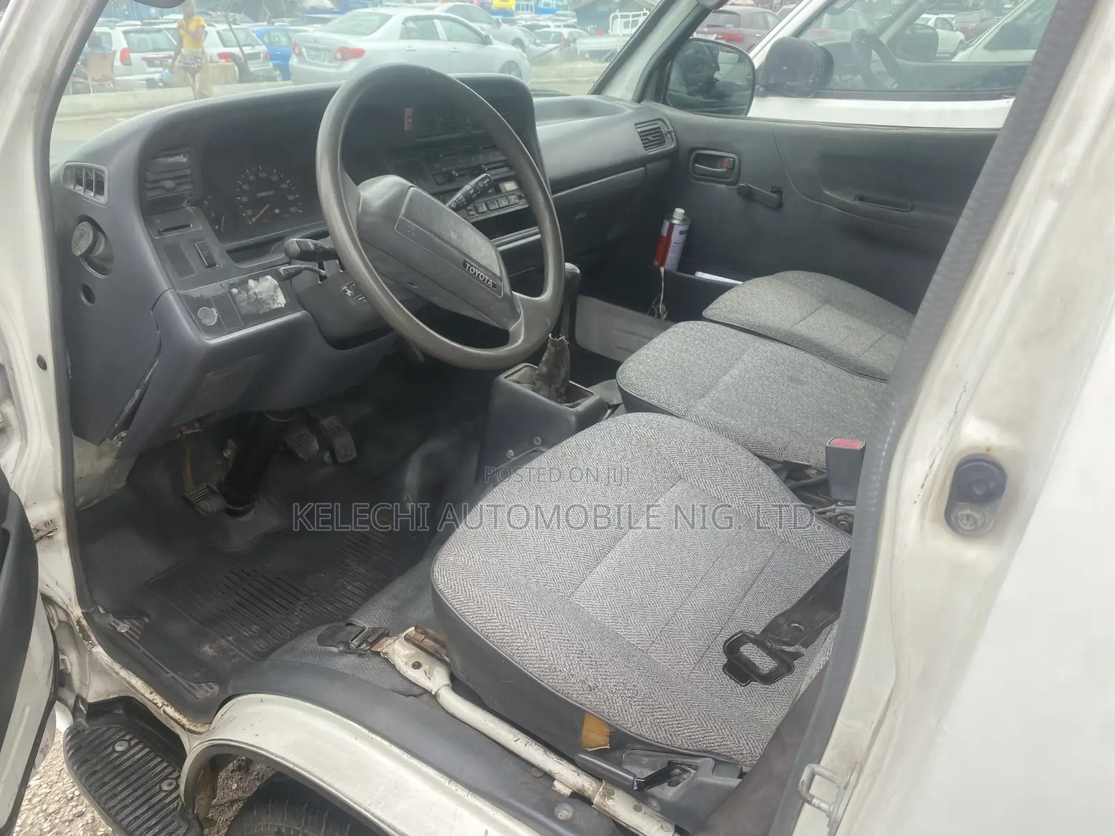 Toyota HiAce 2000 White