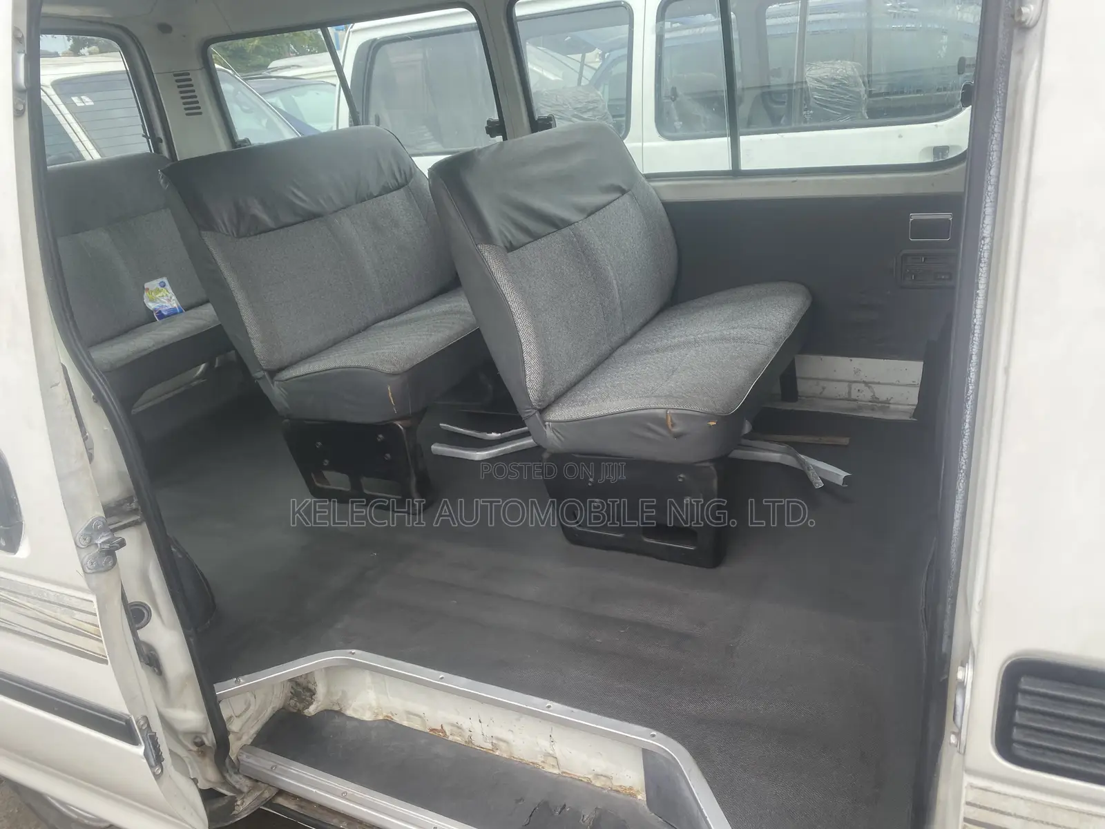 Toyota HiAce 2000 White