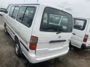 Toyota HiAce 2000 White