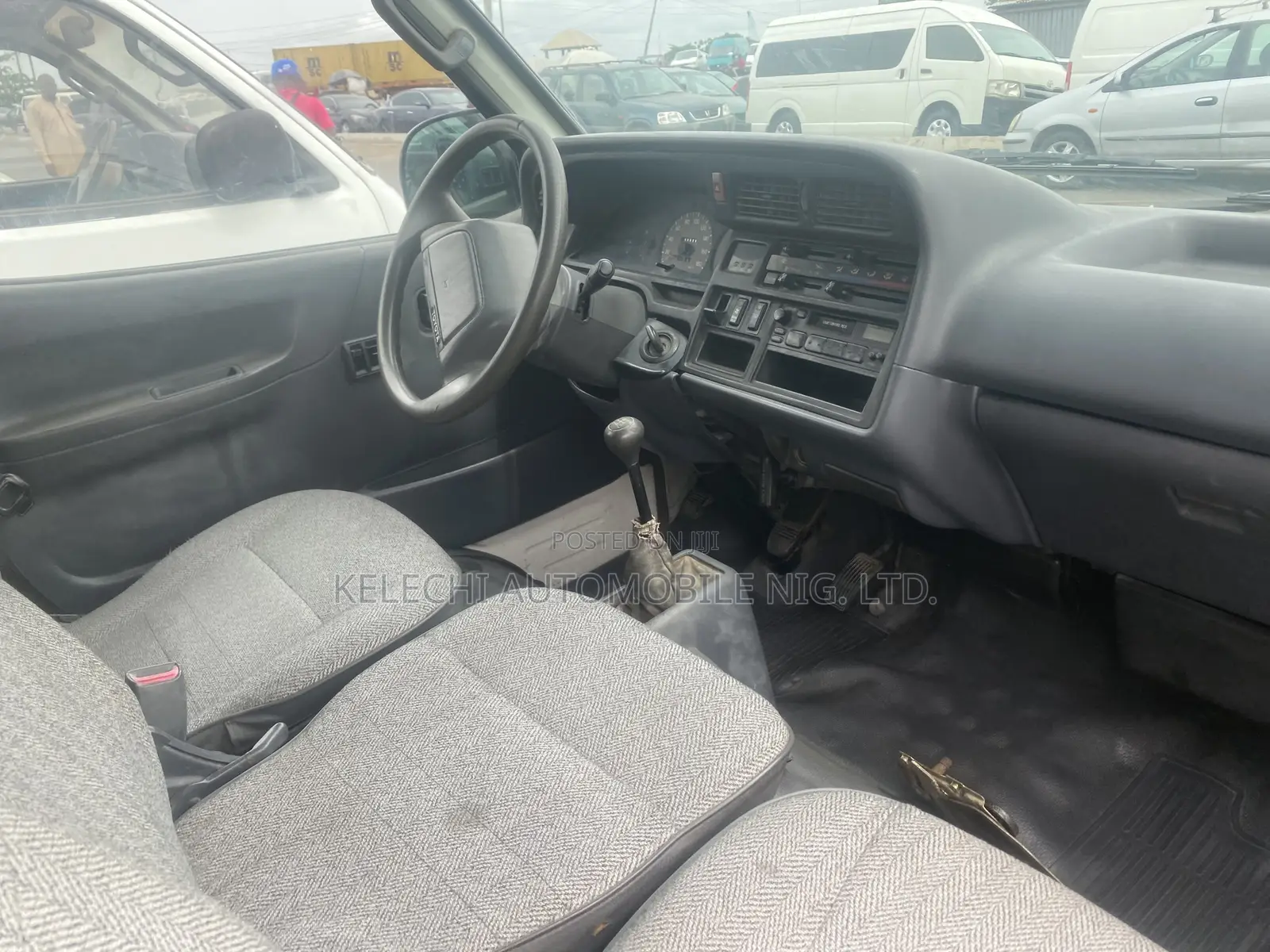 Toyota HiAce 2000 White