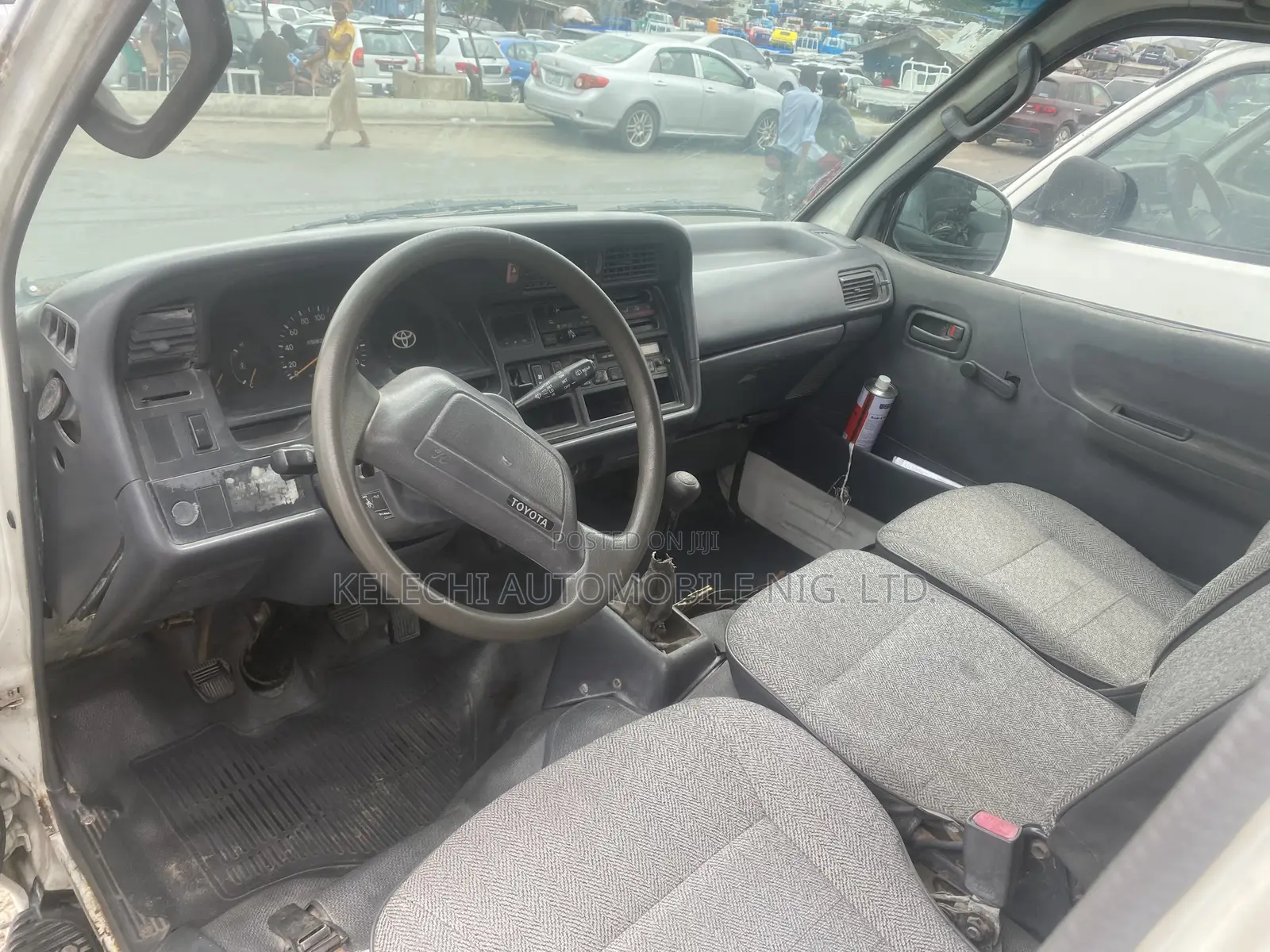 Toyota HiAce 2000 White