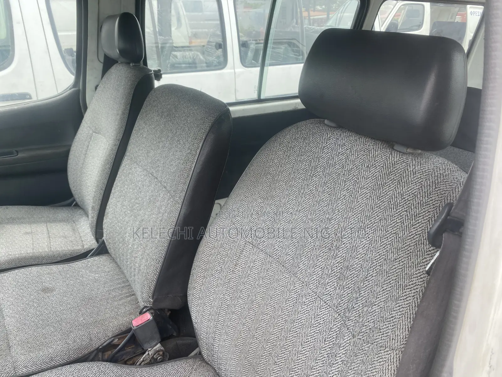 Toyota HiAce 2000 White