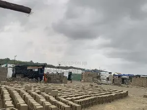 Very Strong Vibrated Blocks