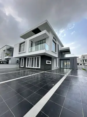 Furnished 5bdrm Duplex in Chevron for sale