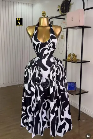 Lovely Et Quality Demure Dress  