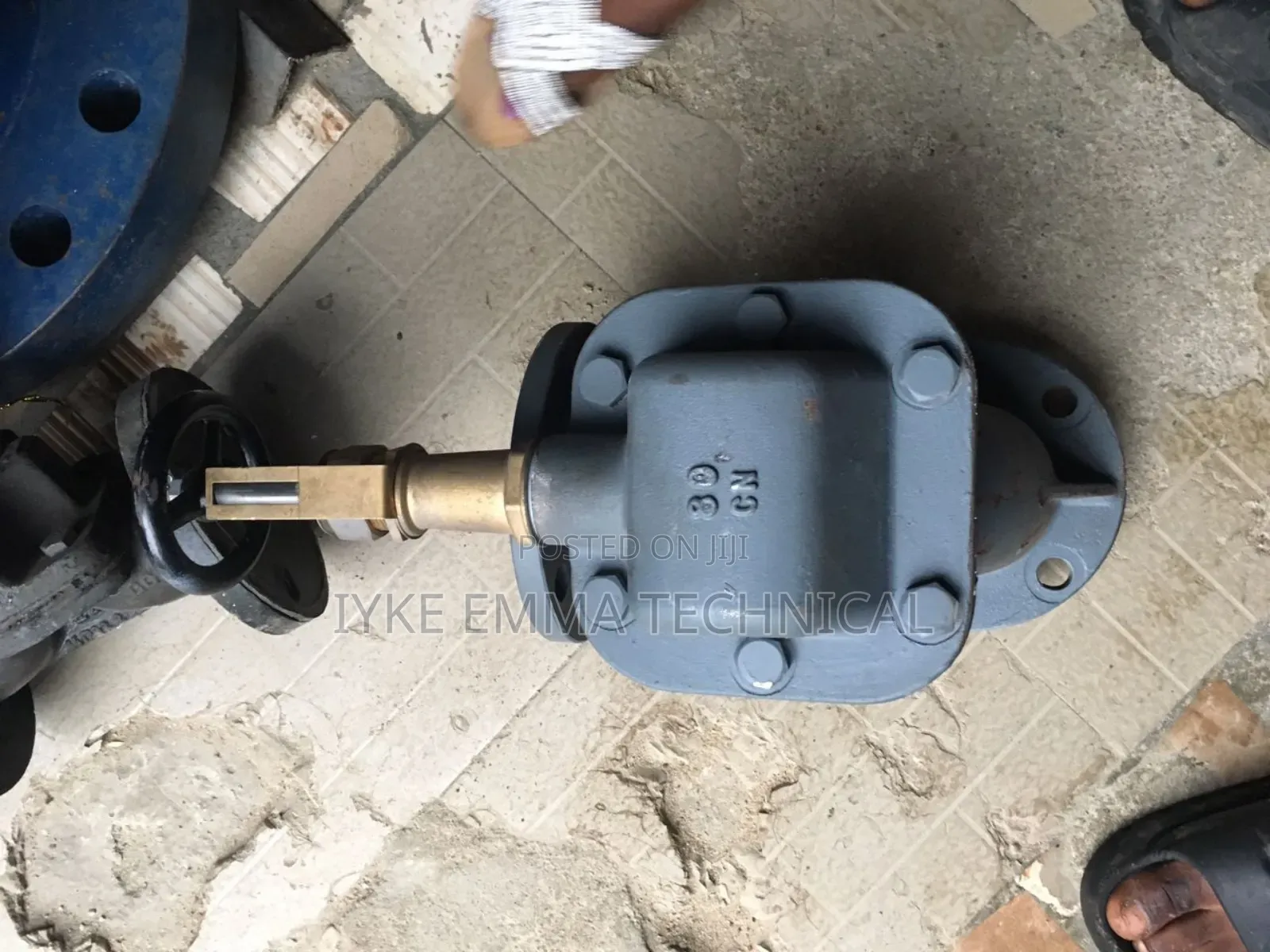 Cast Iron Storm Valve Angled Type With
Handle 80