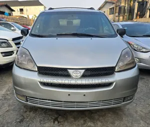 Photo - Toyota Sienna LE AWD (3.3L V6 5A) 2004 Silver