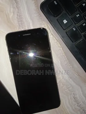 Photo - Apple iPhone 8 Plus 64 GB Black
