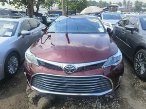 Toyota Avalon XLE Premium Sedan FWD (3.5L 6cyl 6A) 2013 Red