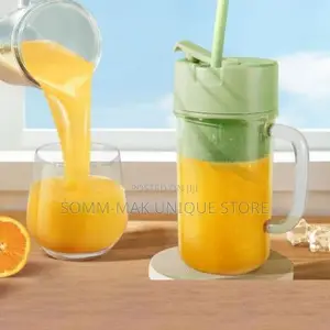 Rechargeable Mini Fruit Crusher for Shakes and Smoothies