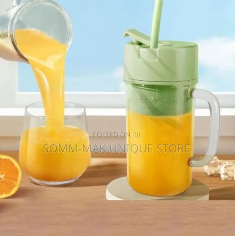 Rechargeable Mini Fruit Crusher for Shakes and Smoothies