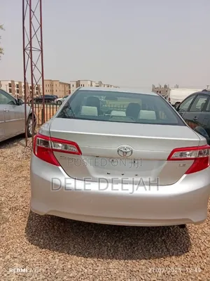 Toyota Camry LE 4dr Sedan (2.5L 4cyl 6A) 2013 Silver