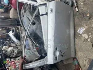 Toyota Corolla 020 Front Right Door (Body Spare Parts)