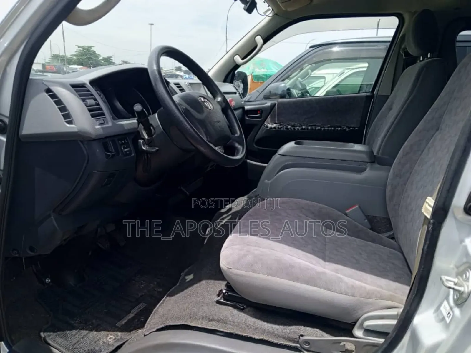 Toyota HiAce 2010 Black