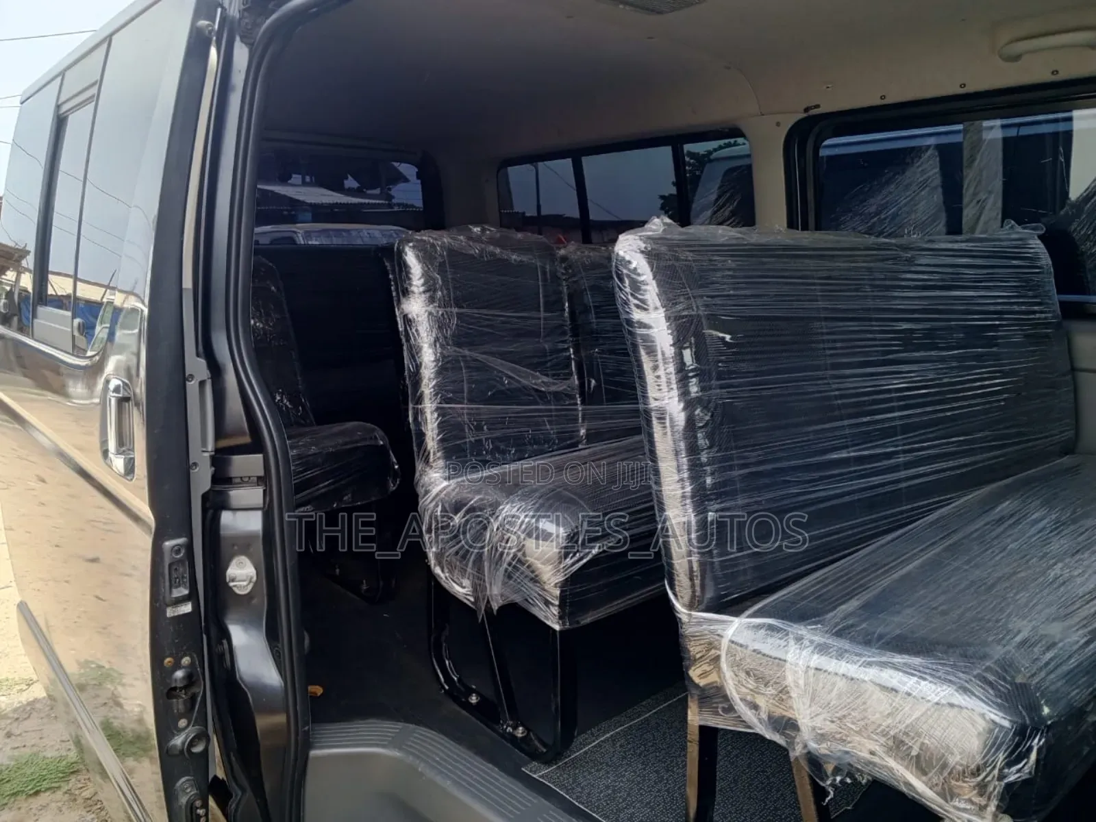 Toyota HiAce 2010 Black