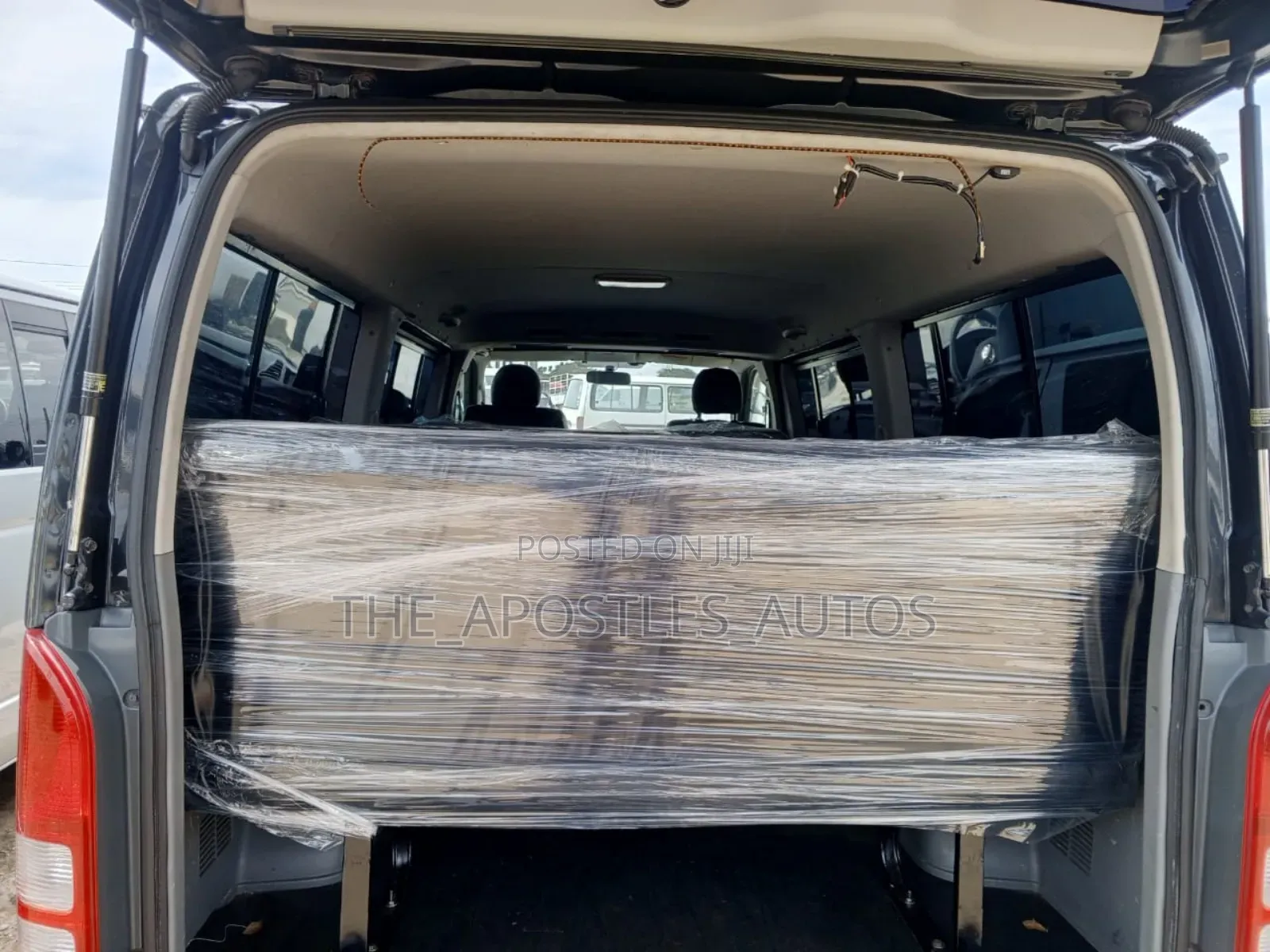 Toyota HiAce 2010 Black