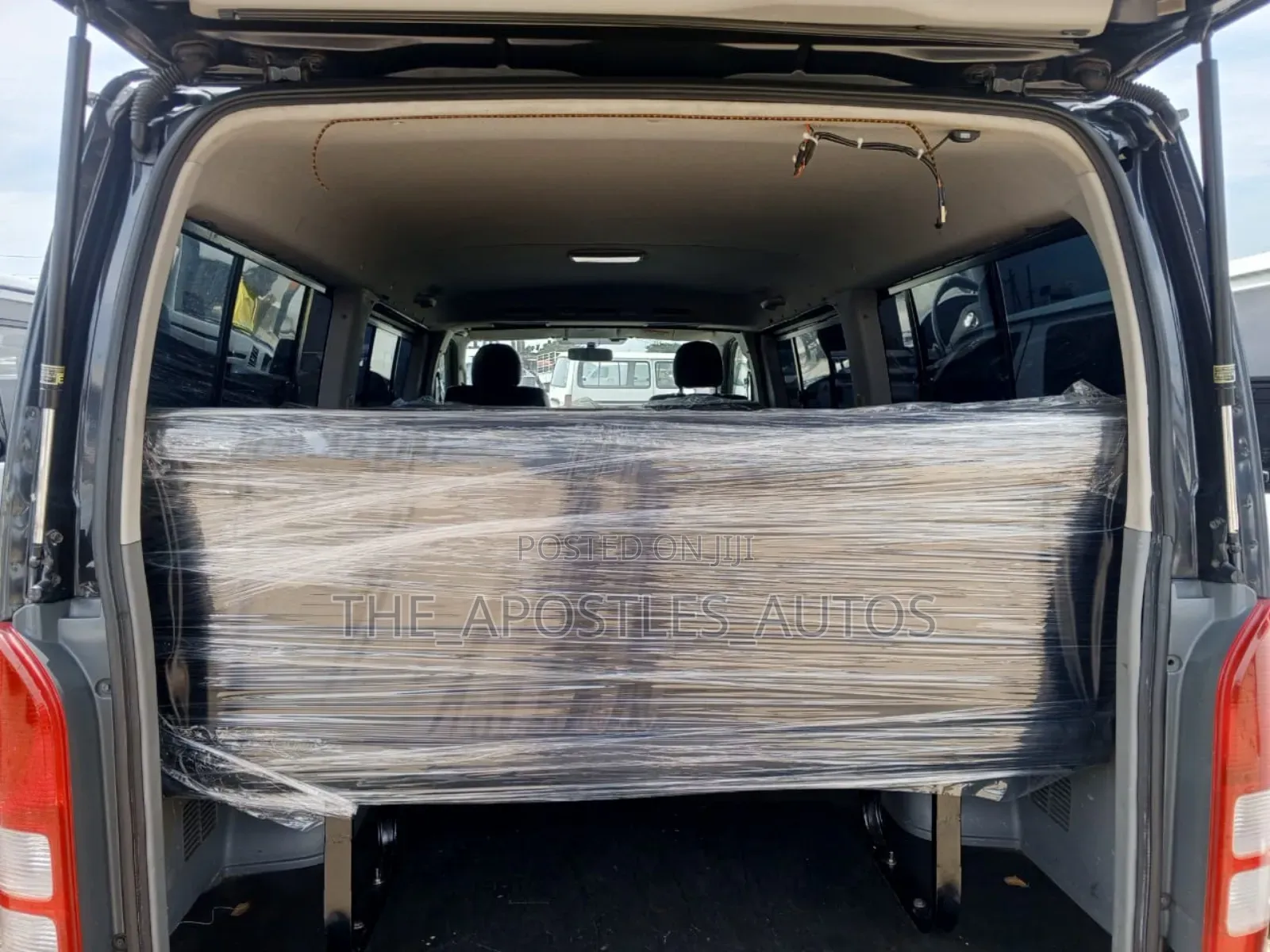 Toyota HiAce 2010 Black