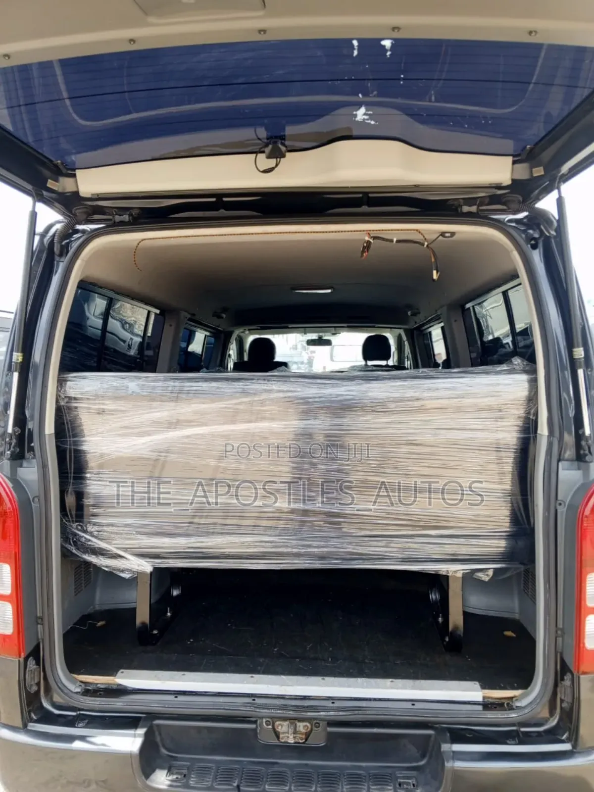 Toyota HiAce 2010 Black