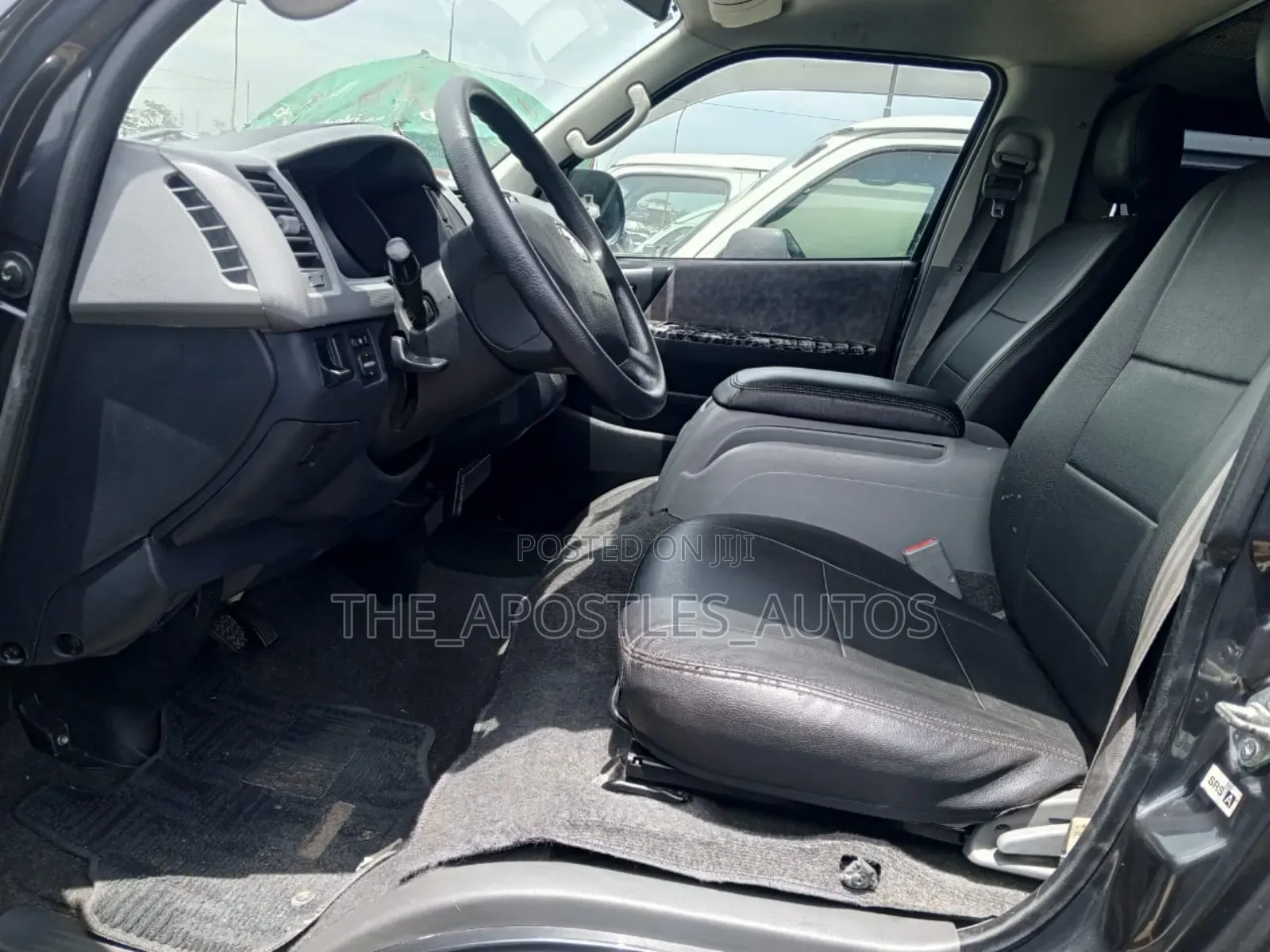 Toyota HiAce 2010 Black
