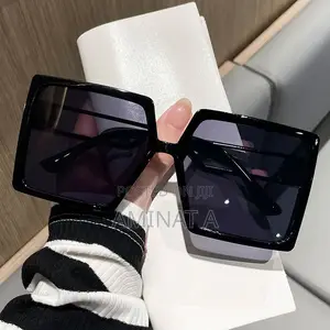 Photo - Dior Large Frame Sunglasses Black