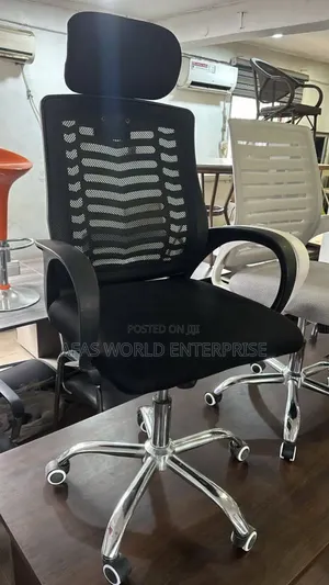 Beautiful Office Chair With Headrest and Swivel