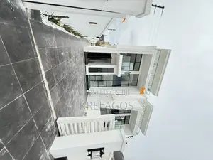 5bdrm Duplex in Chevron for sale
