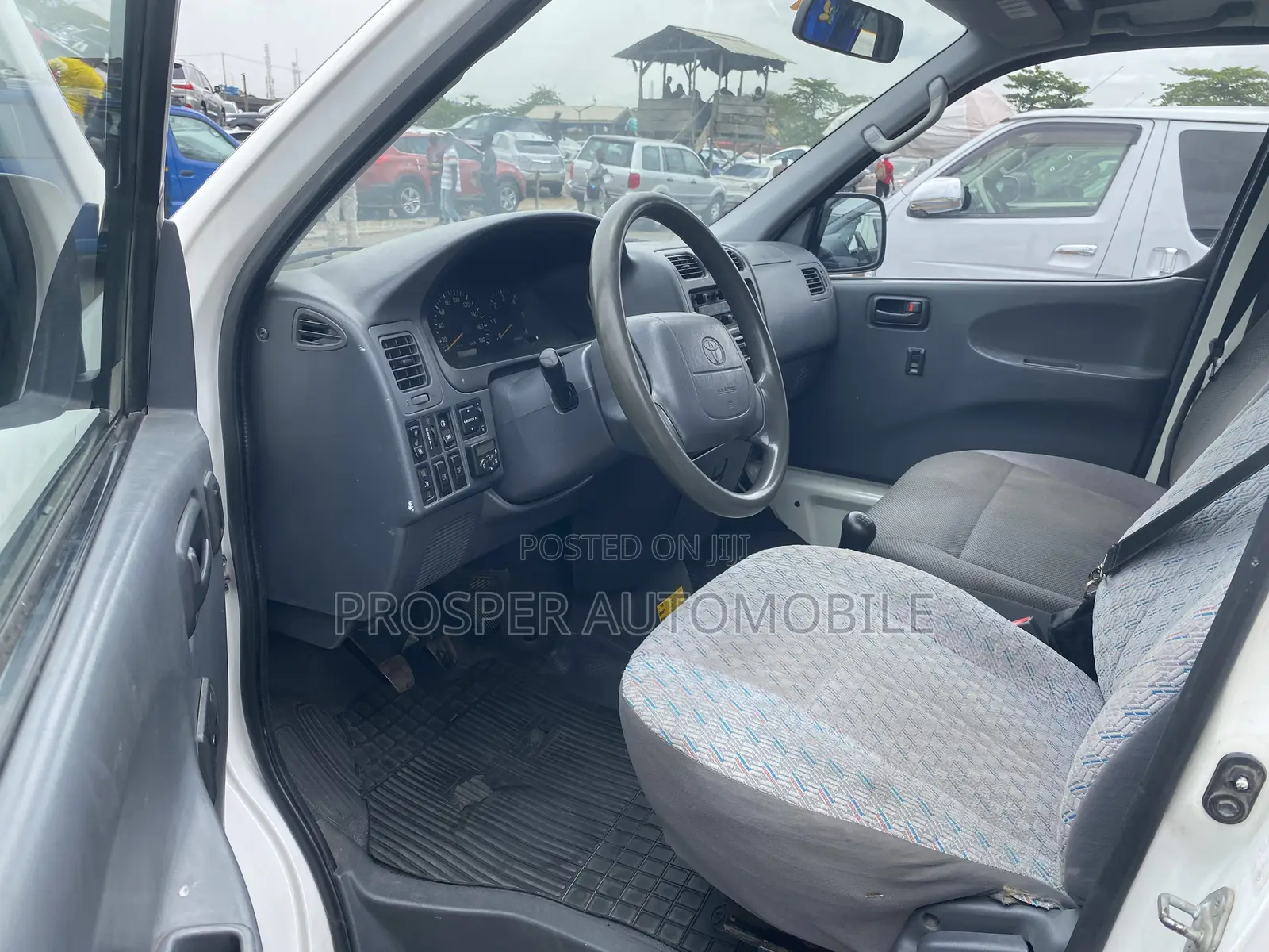 Toyota HiAce 2006 White