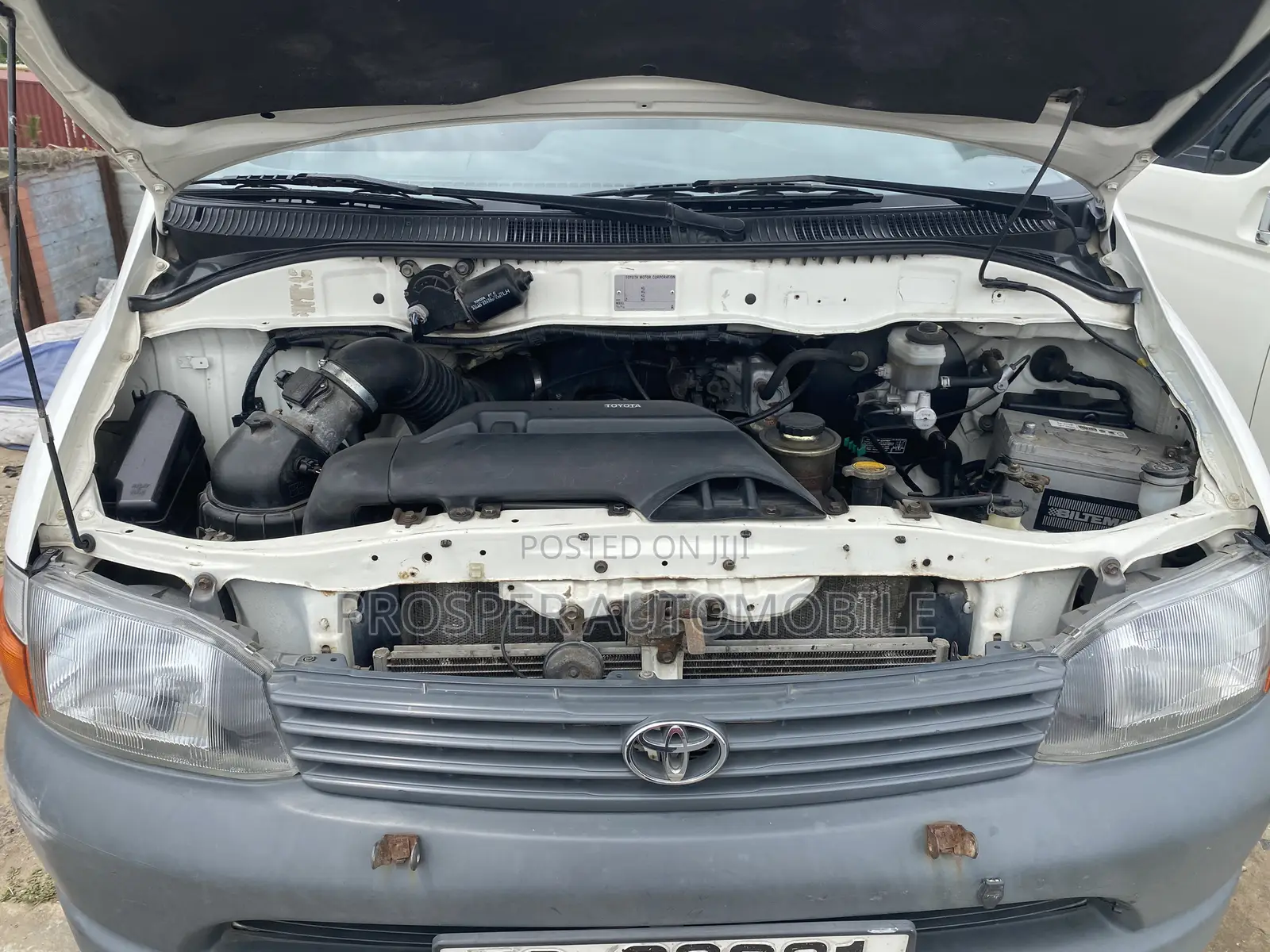 Toyota HiAce 2006 White