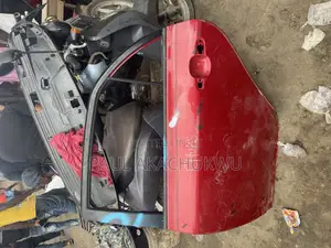 Toyota Corolla 08-013 Back Left Door ( Body Spare Parts)